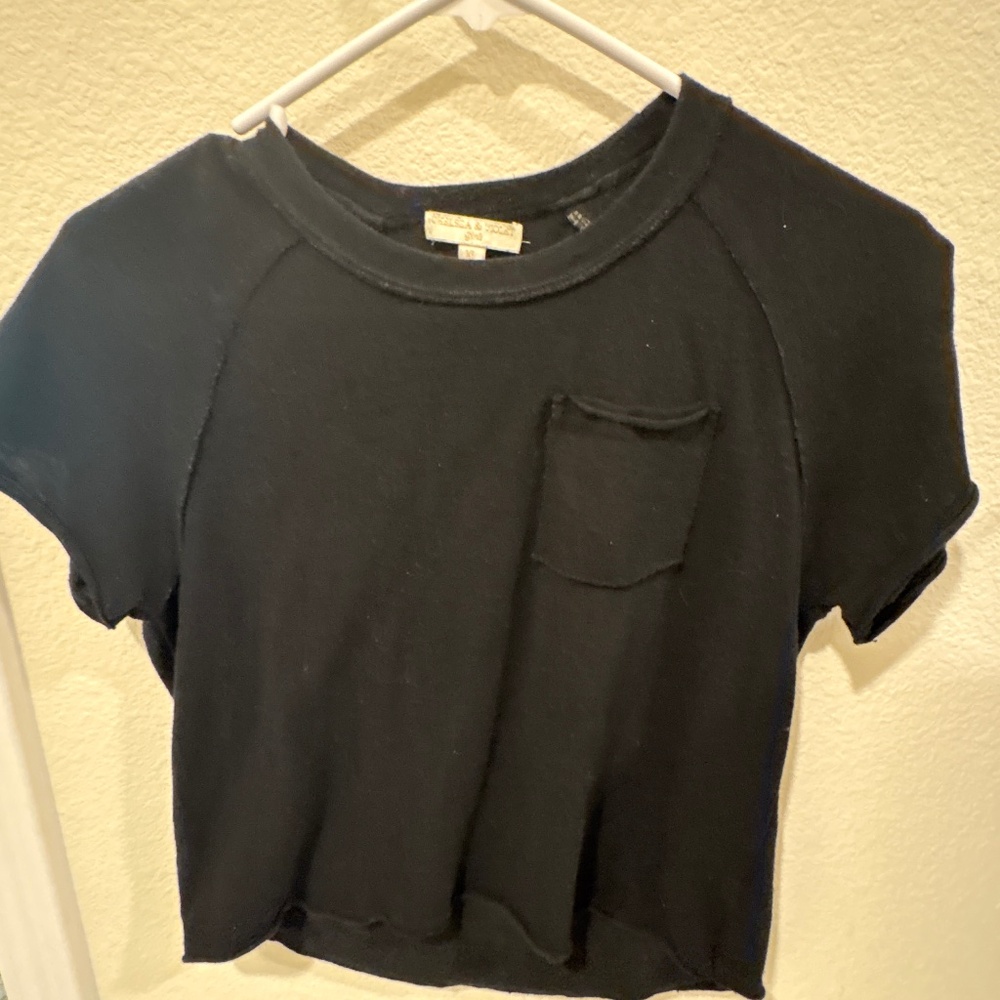 Chelsea and Violet size xs cropped tee
